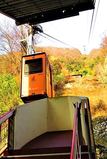 Una piccola funivia per un grande paesaggio