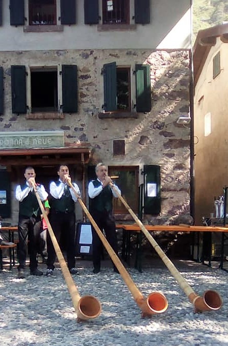 Inaugurato il rinnovato rifugio Madonna della Neve in Val Biandino