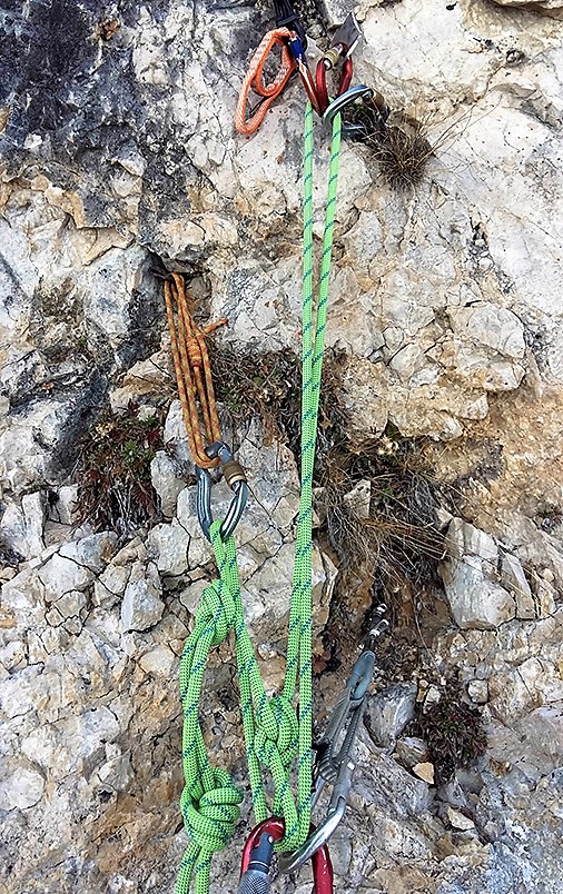 Lezione sulle tecniche alpinistiche di base al CAI di Lecco